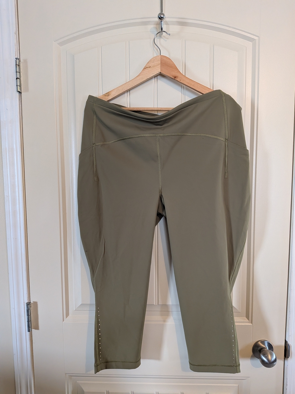 NWOT Lululemon Olive Green High-Rise Capri Active Leggings
